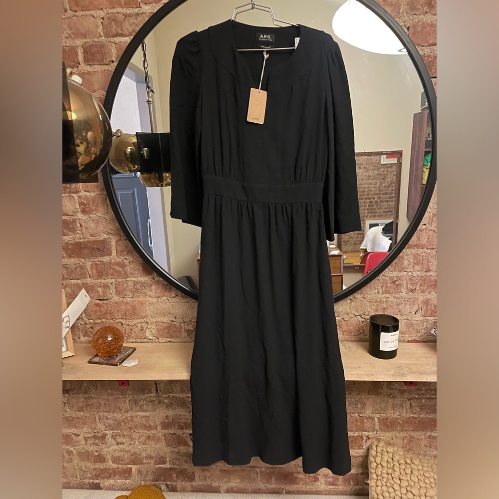 NELLIE SWEETHEART-NECK CREPE MIDI DRESS IN BLACK
